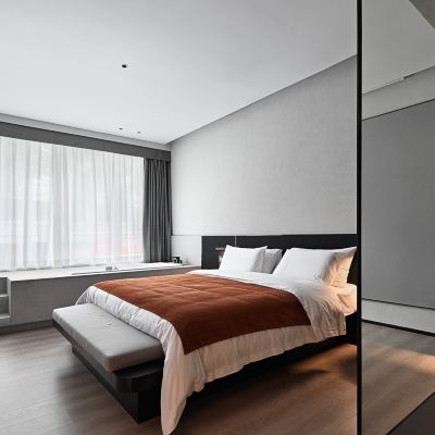 享夜午後光影浴缸套房-巨幕投影 LIA力亞飯店（深圳前海寶安中心翻身地鐵站店）優惠