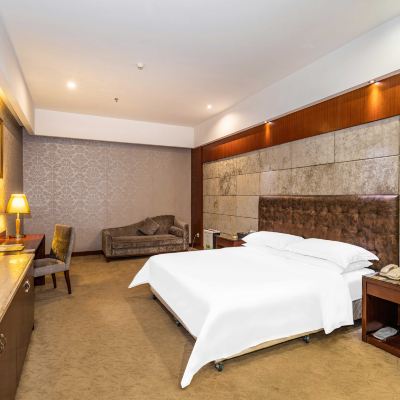 標準大床房（無窗） 維也納智好飯店（東莞塘廈觀瀾湖球會店）優惠