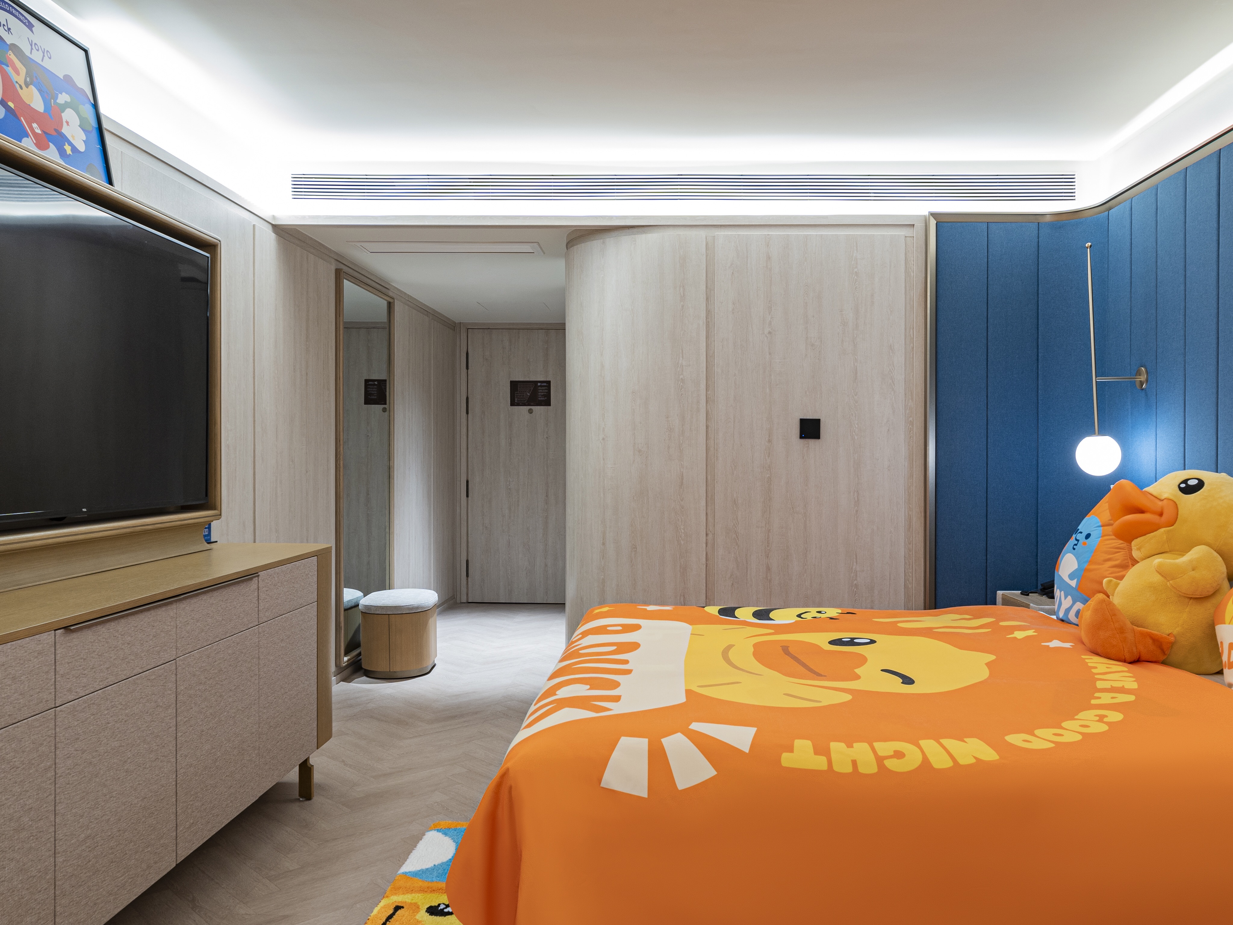 豪华亲子房 （智能客控+小冰箱+65寸投屏电视+零压床垫）