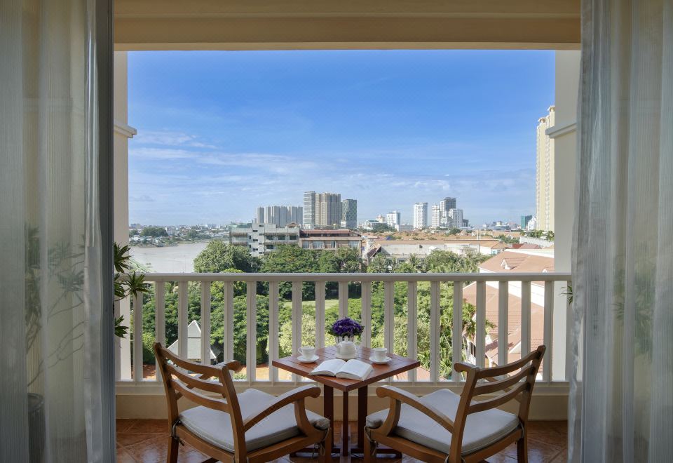 奢华俱乐部特大床房