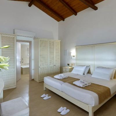 Deluxe Two Bedroom Suite Beach Front and Private Pool