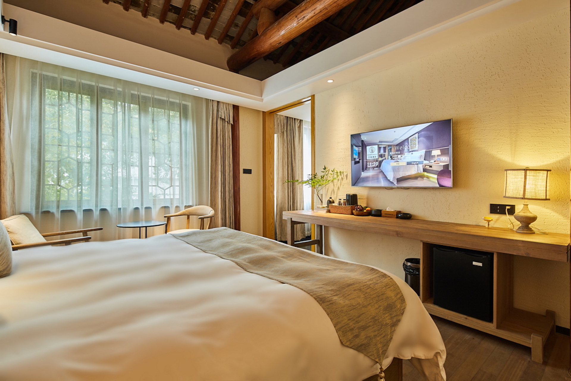 Yiman Hotel (Suzhou Guanqianjie Pingjiang Road Scenic Area)临河豪华大床房（智能声控+小冰箱+乐家泡澡大浴缸）