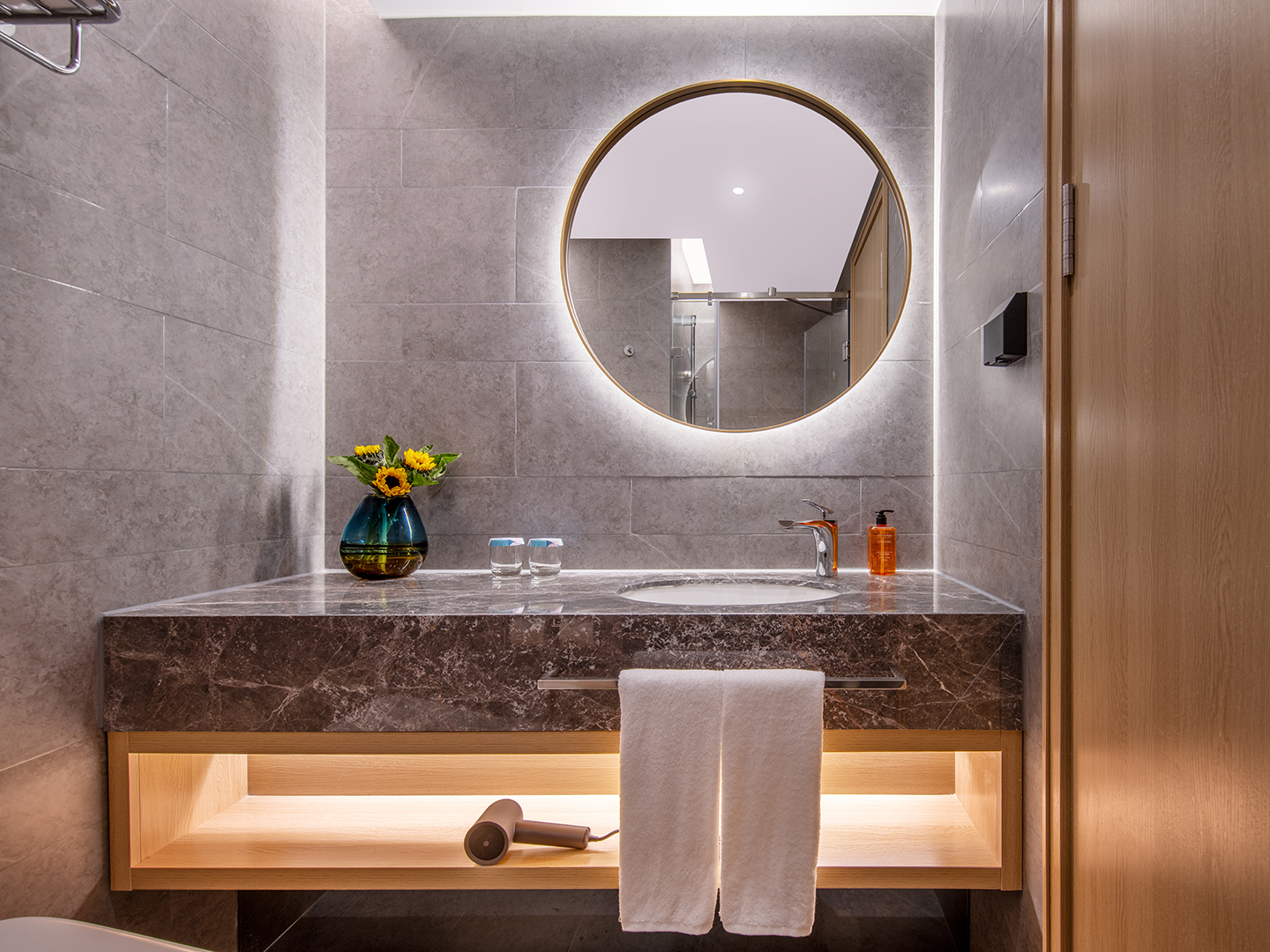 月若流金大床房（智能客控+65寸电视投屏+控温空调）