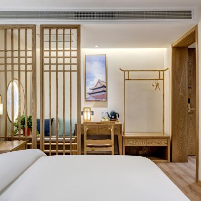 國潮風豪華大床房（全屋聲控，高清投屏） 映向城酒店（北京通州萬達廣場店）優惠