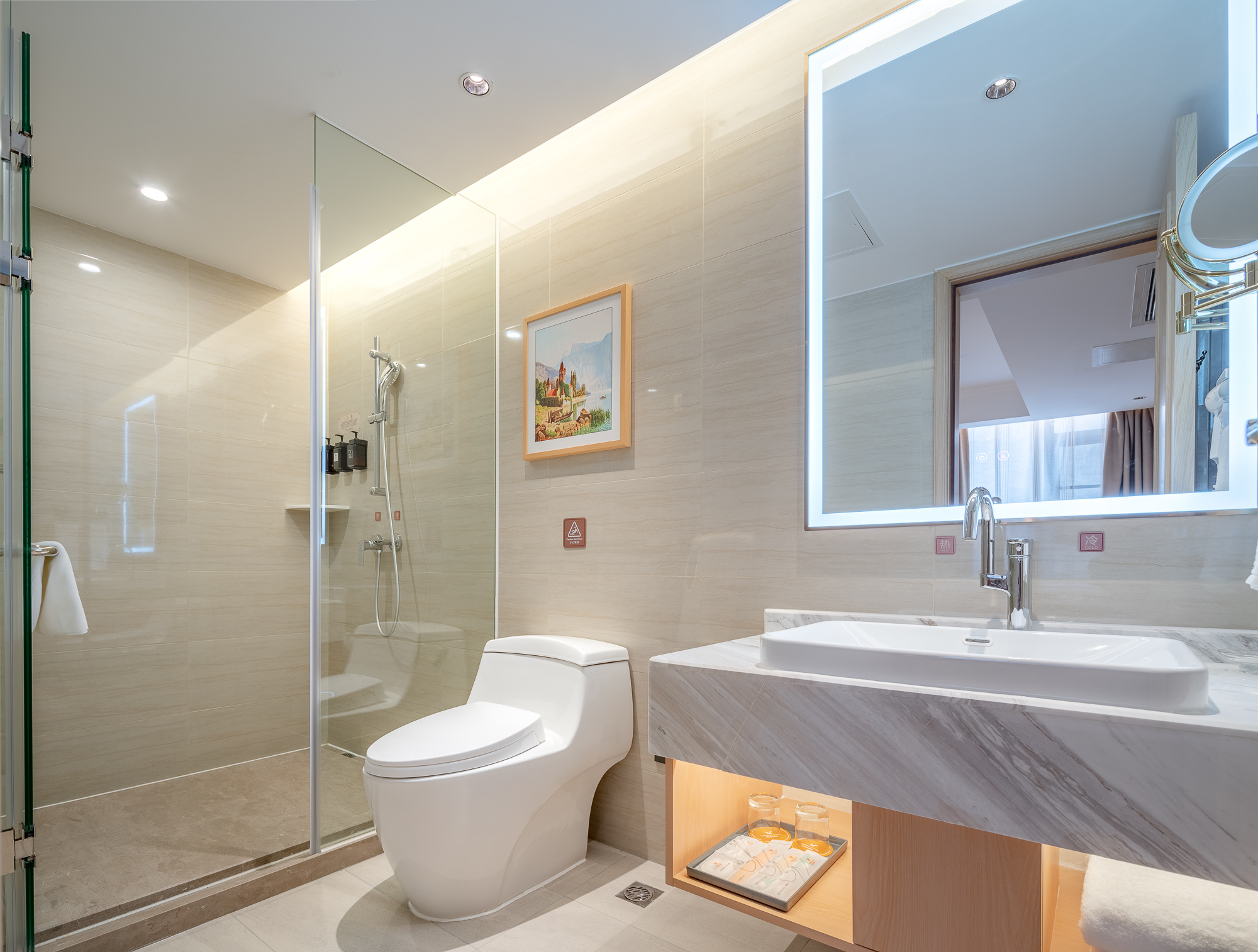 豪华双床房（采光明亮+舒适床品+智能客房）