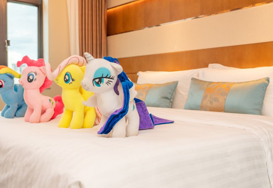 亲子套房「萌趣氛围布置+超宽敞一室一厅+小童洗漱用品」