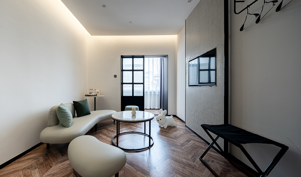 The  Ananas Hotel (Greenlake Branch)Bonding亲密关系亲子房-一室一厅+阳台+金可儿床垫