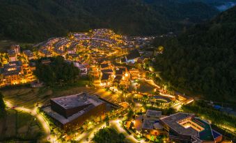 Yunhe Banshan Hot Spring Resort Hotel (Tengchong Mayugu Hot Spring Town) - Housity