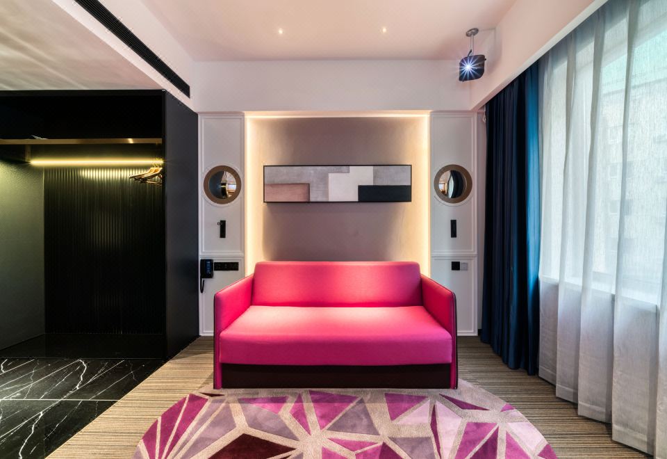 尊享行政套房（1室1廳+極米百寸投影+小童圍欄）