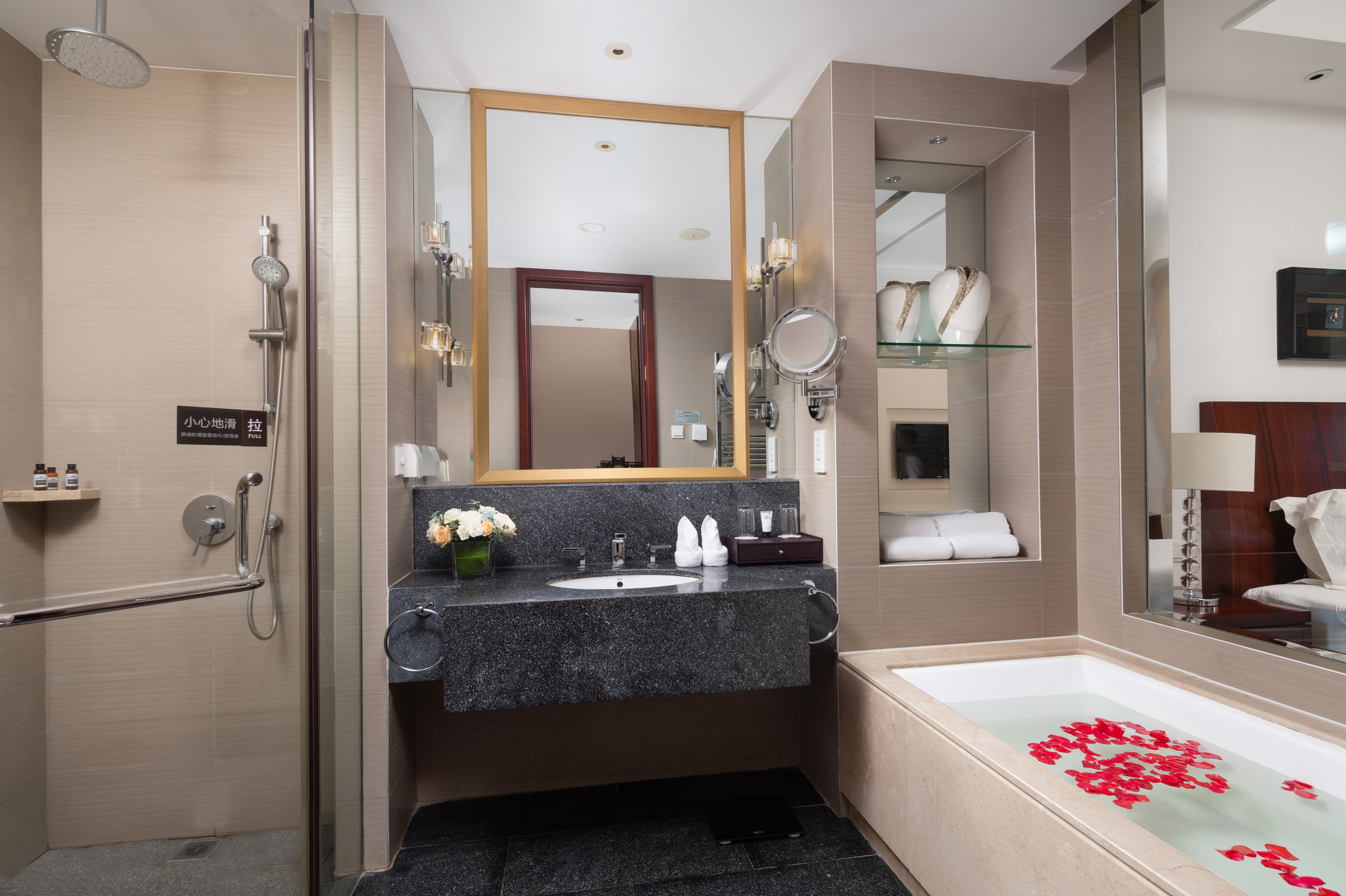 观山.望谷大床房【晨起云海·夜幕落日】