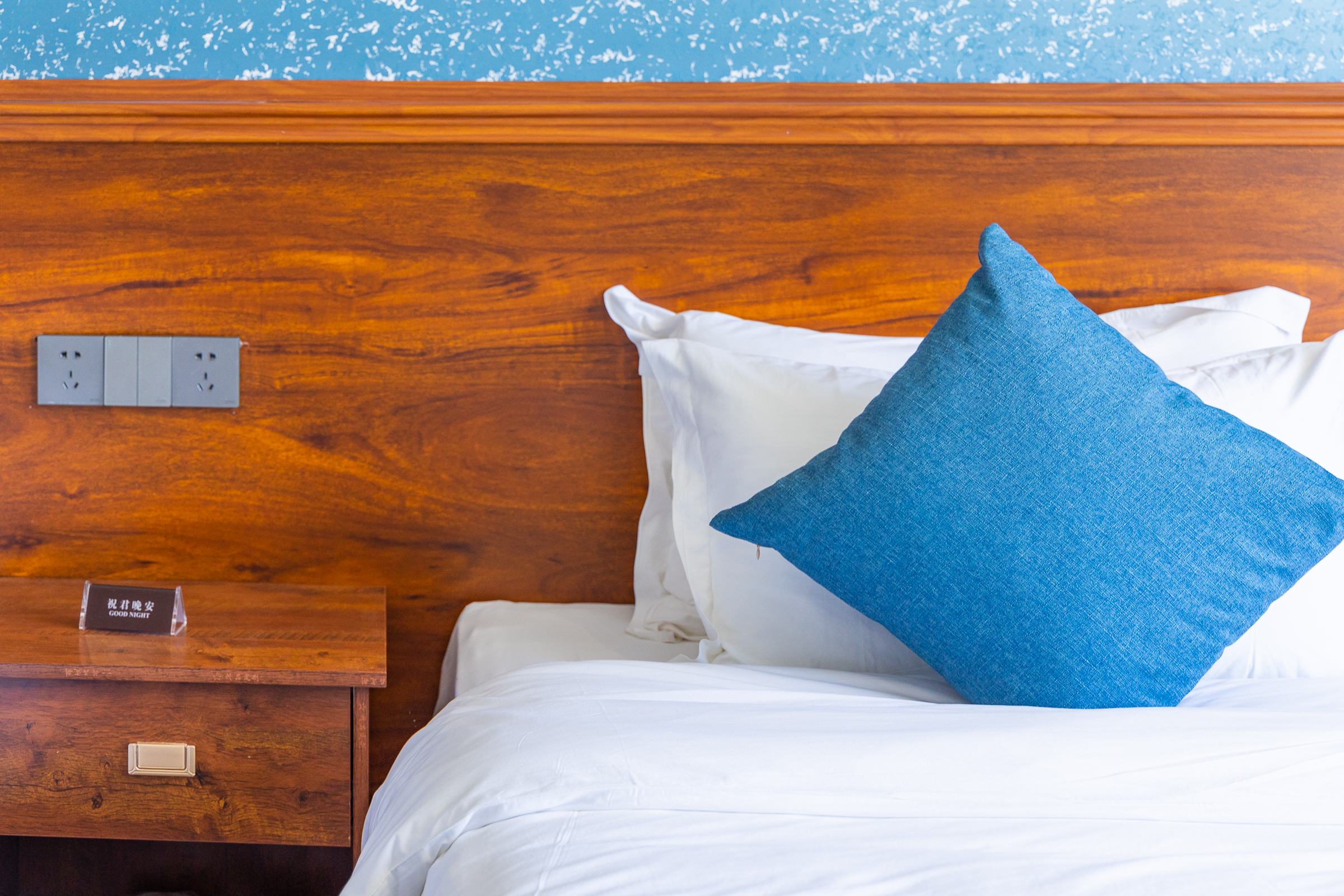 豪华落地窗大床房