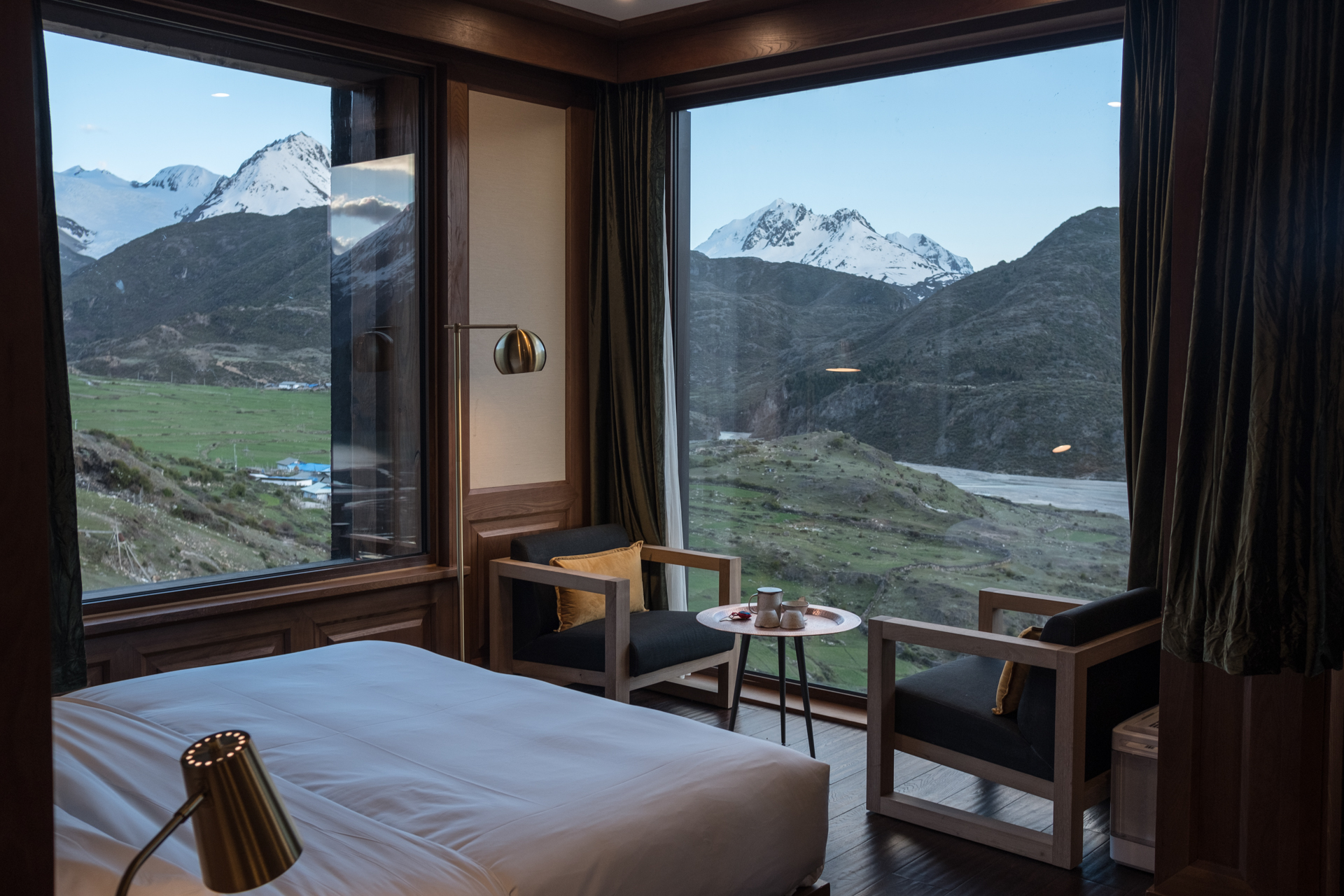 东嘎雪山景高级套房