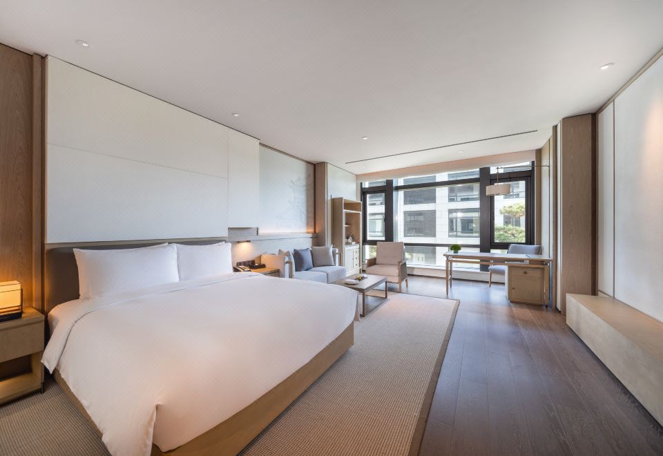 豪华园景大床房