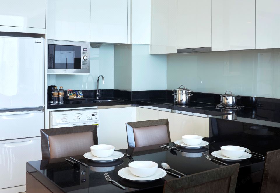 Grande Centre Point Hotel Terminal 21Executive Suite Quadruple Room