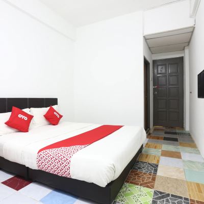 Deluxe Double Room Kupon OYO 89434 KB Rest Inn