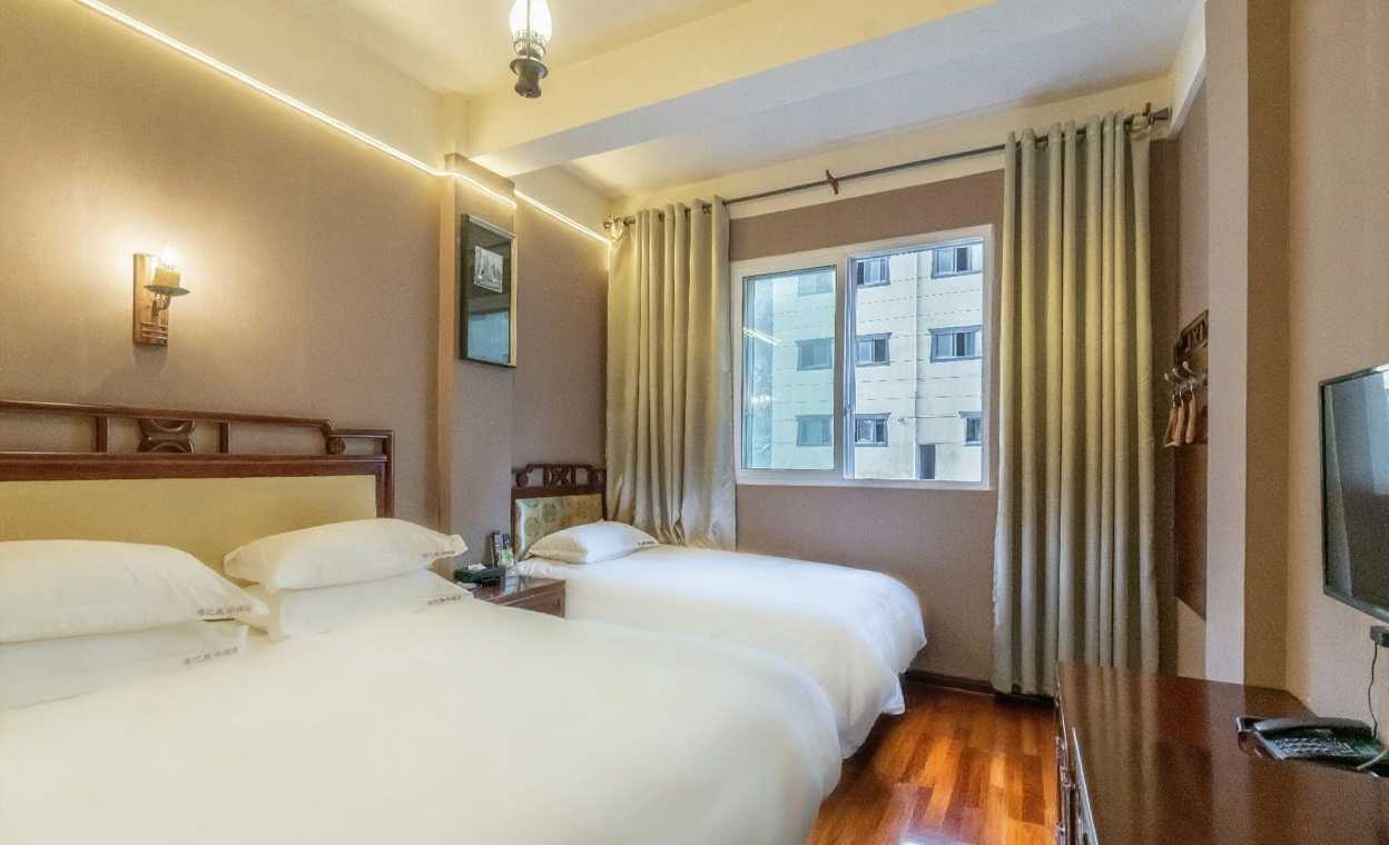 Yajiang Motel TibetWarm Family Room