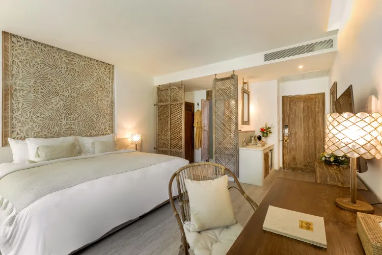 แกรนด์ดีลักซ์ลากูนเชื่อมกับสระว่ายน้ำ