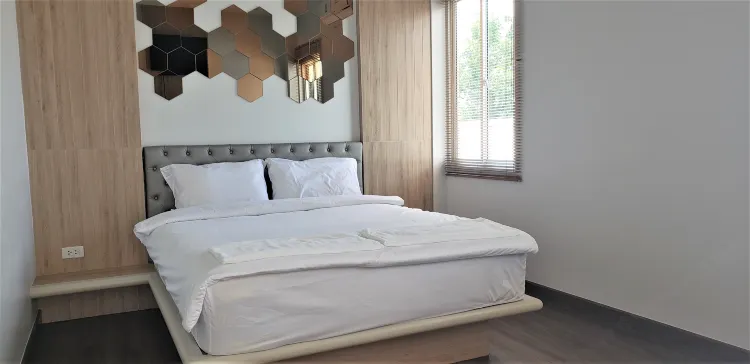 ห้องดีลักซ์เตียงควีนไซส์พร้อมอ่างอาบน้ำ