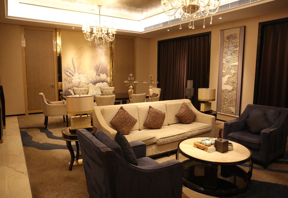 董事套房（繁華街景+加濕凈化一體機+斯林百蘭床墊）