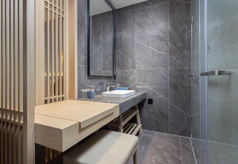 丹枫 | 影院大床房（深睡床品+120寸巨幕投影）