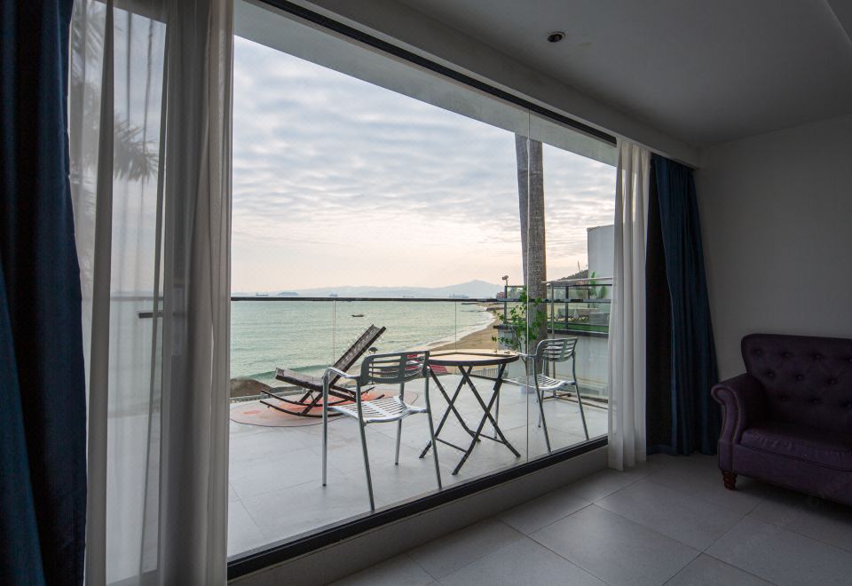 Miye Sea-view Holiday VillaUnparalleled Sea View Bath Balcony Room (180° Sea View + Marshall 3rd Gen Wireless Speaker + Xi Lai Men Deep Sleep Latex Pillow + Skin-Friendly Long Staple Cotton Linens + Smart Toilet + Tub)