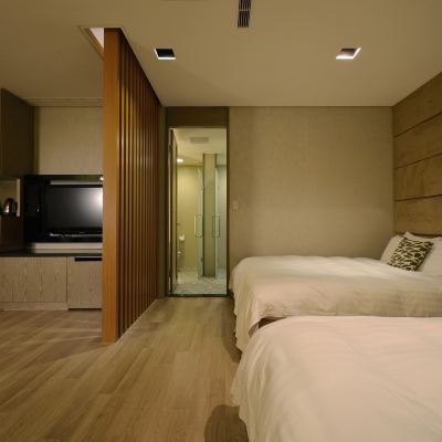 Supeior Room with Two Queen Beds - SPA Living Hall