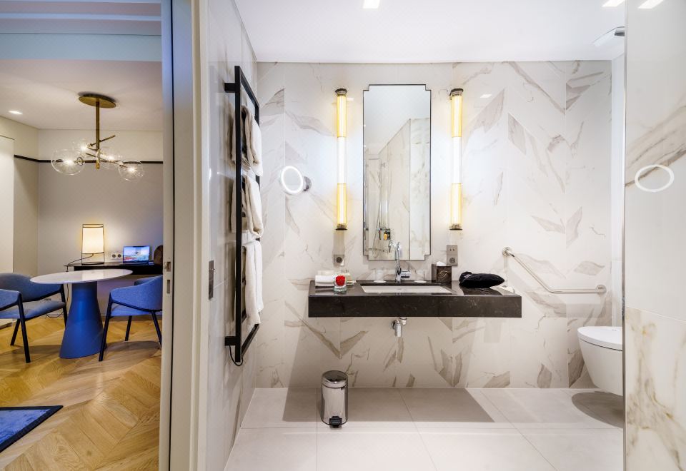 Fraser Suites le Claridge Champs-ElyséesPremier Suite