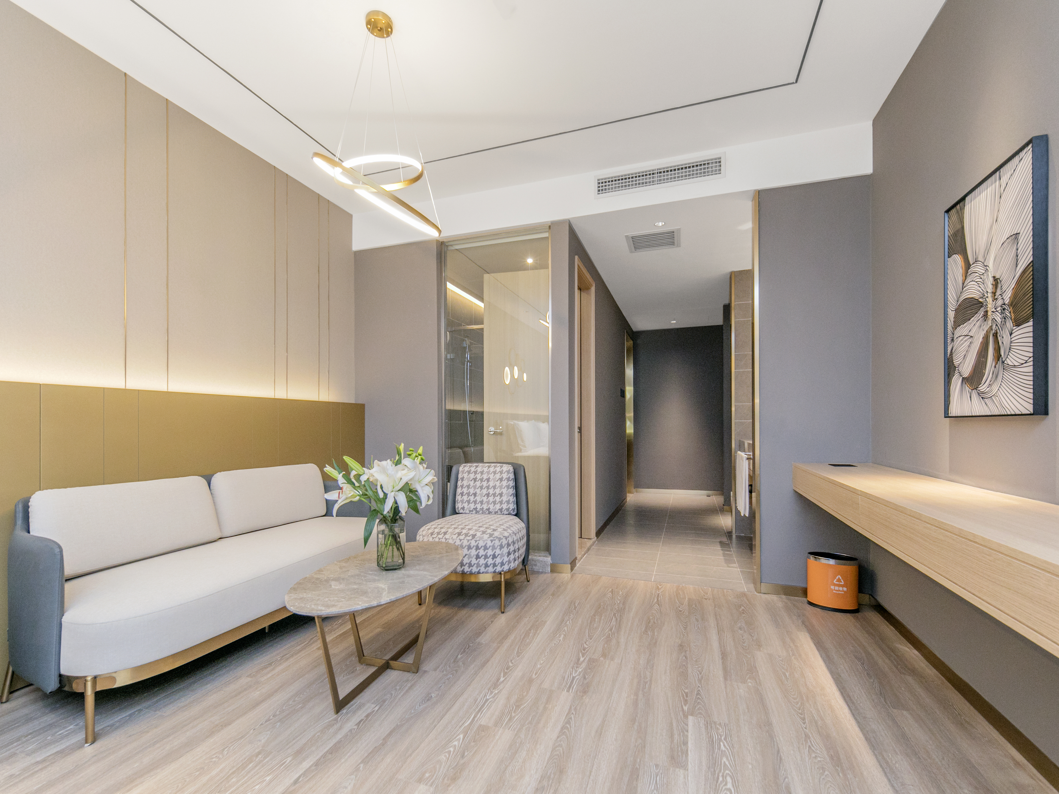 Orange Hotel (Beijing Zhongguancun Software Park)月若流金高级大床房（小冰箱+智能客控+手机投屏）