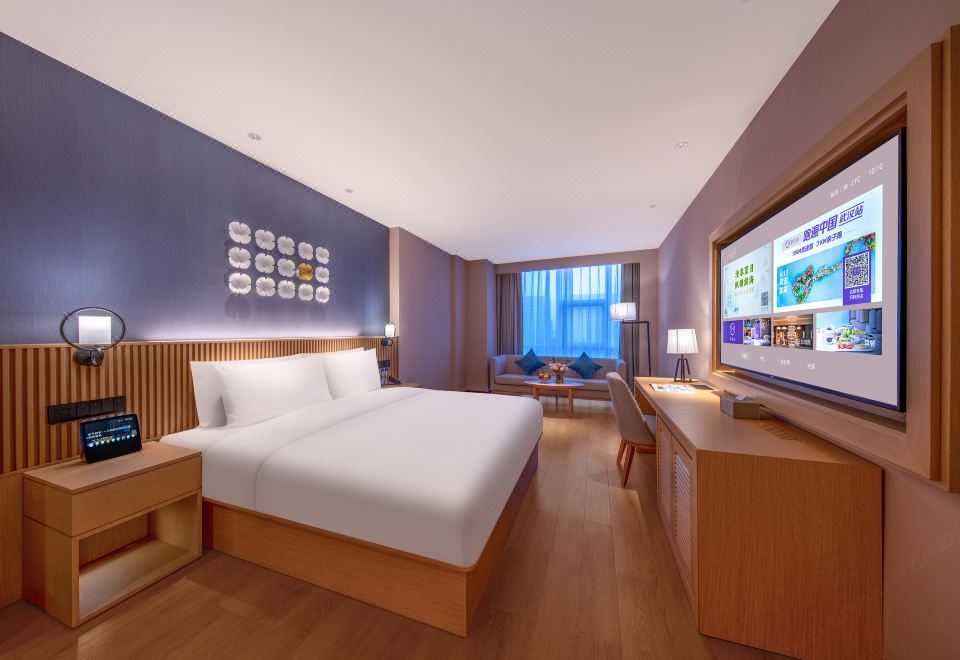 高級大床房（迷你冰箱+智能客控+無線投屏）