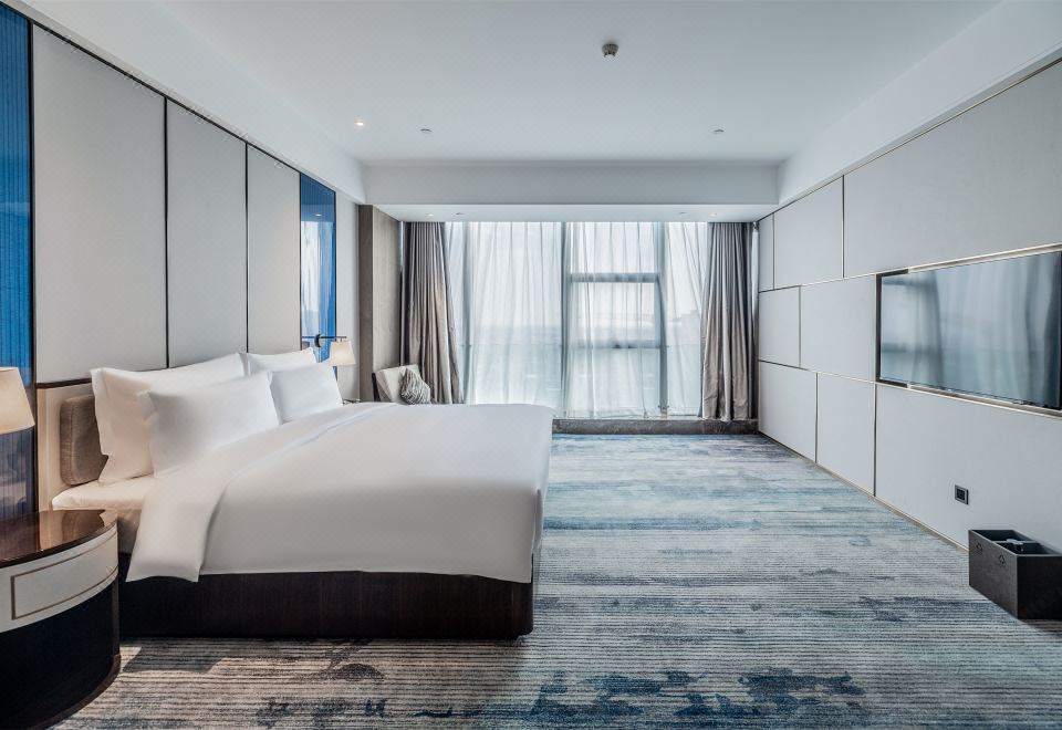 Xinghua Changjiu International HotelDeluxe Suite With Smart Control + Bluetooth Audio + Deluxe Tub + Minibar