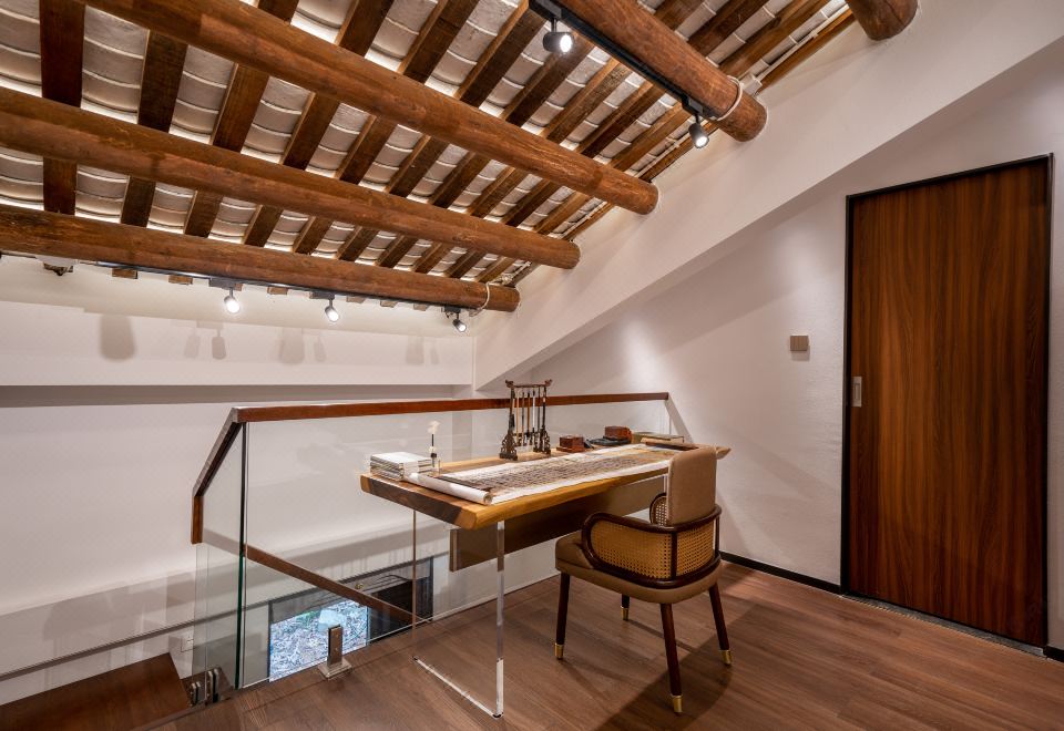 Floral Hotel·Yinlu hotel  (Huitong Ancient Village Shop, Tangjiawan Town, Zhuhai)Qin Fang Ge Duplex Double Bed Room With Separate Living Room & Tub