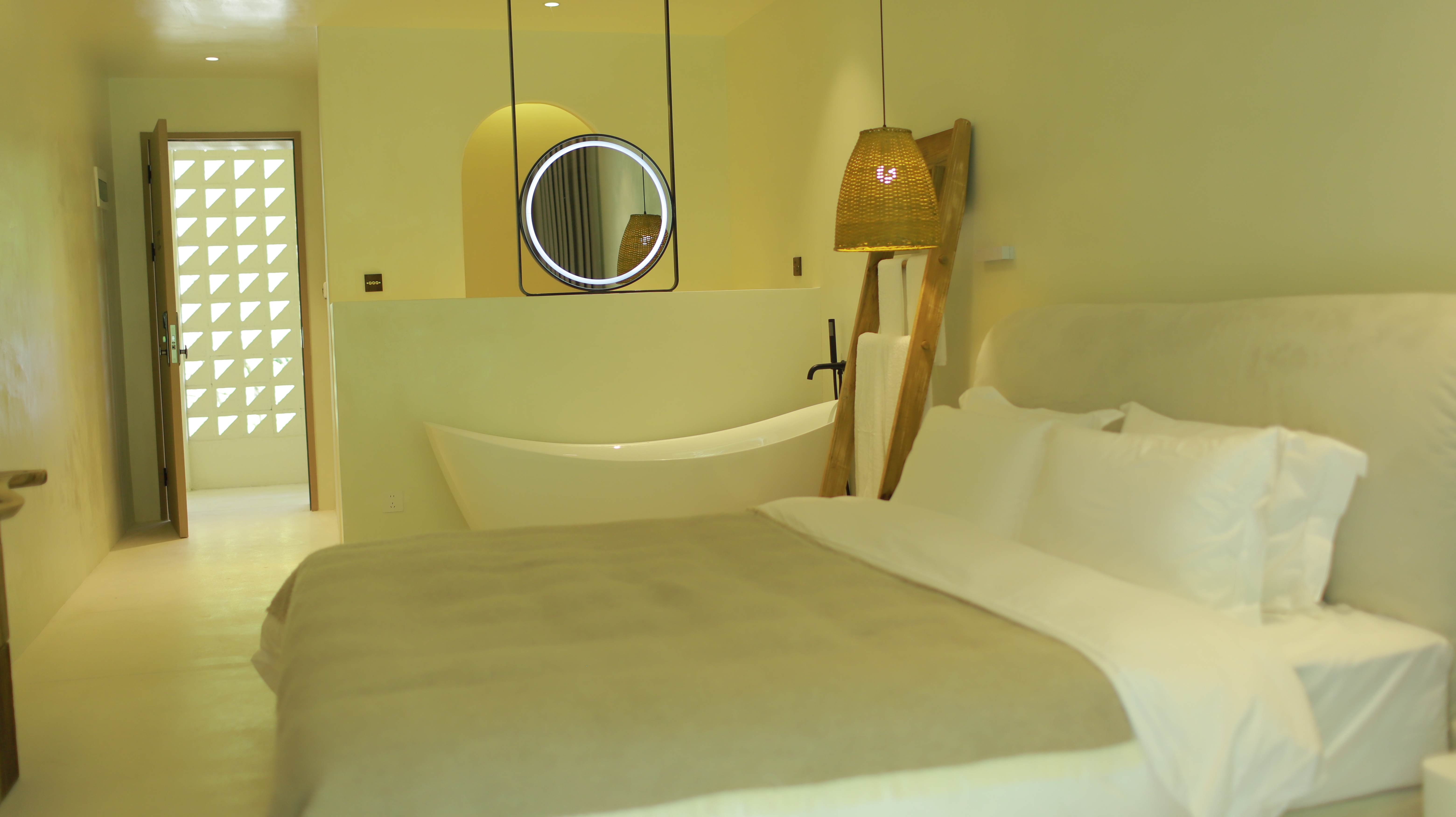 梧字：特惠山景大床房|零压床垫|观景落地窗|后山景观