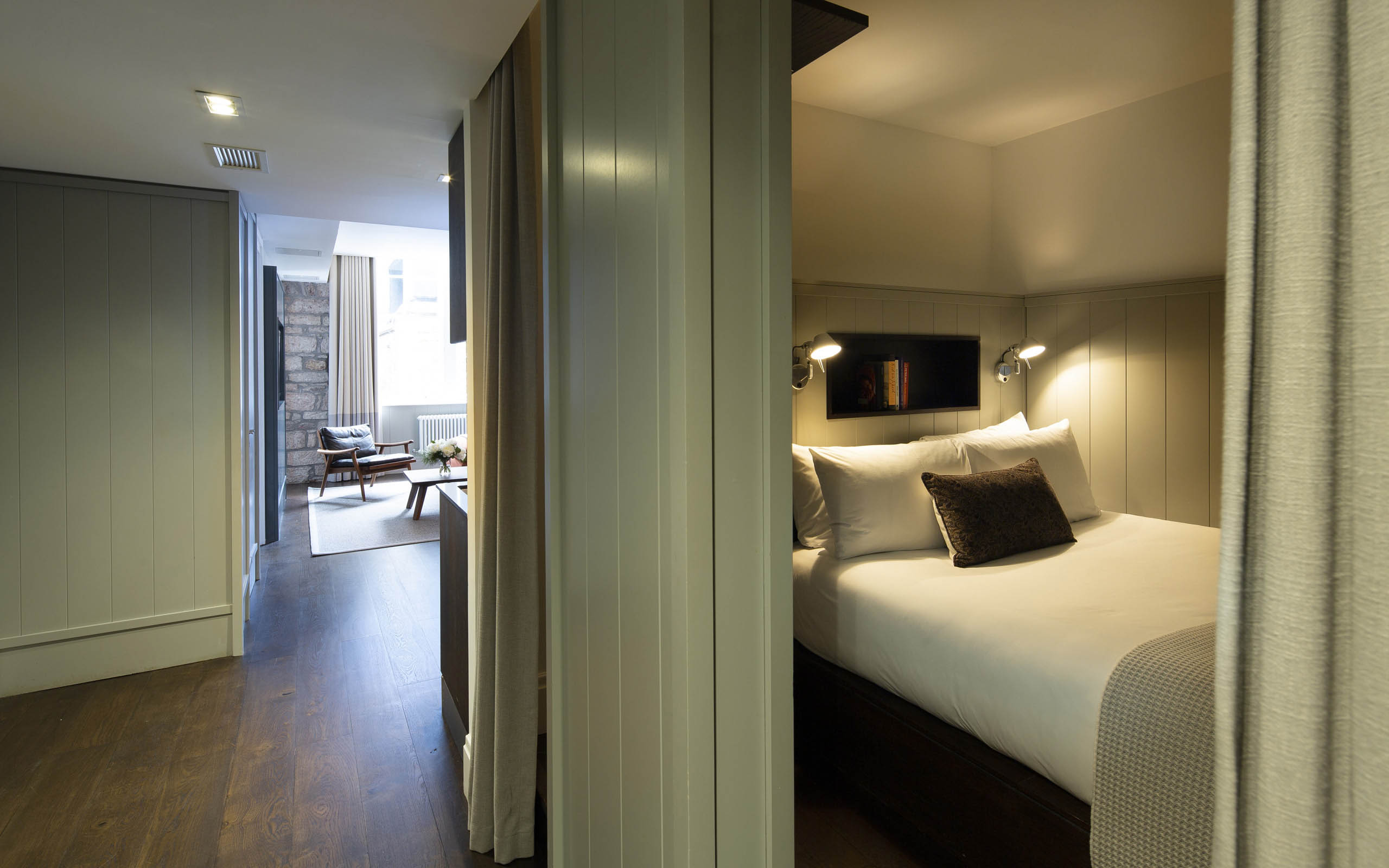 Luxury One Bedroom Apartment With Bed Alcove
