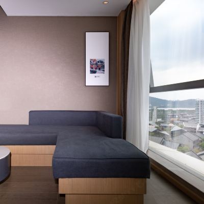 高級大床房（裸棉床品+投屏電視+小冰箱） 佛山順德華僑城歡樂海岸亞朵酒店優惠