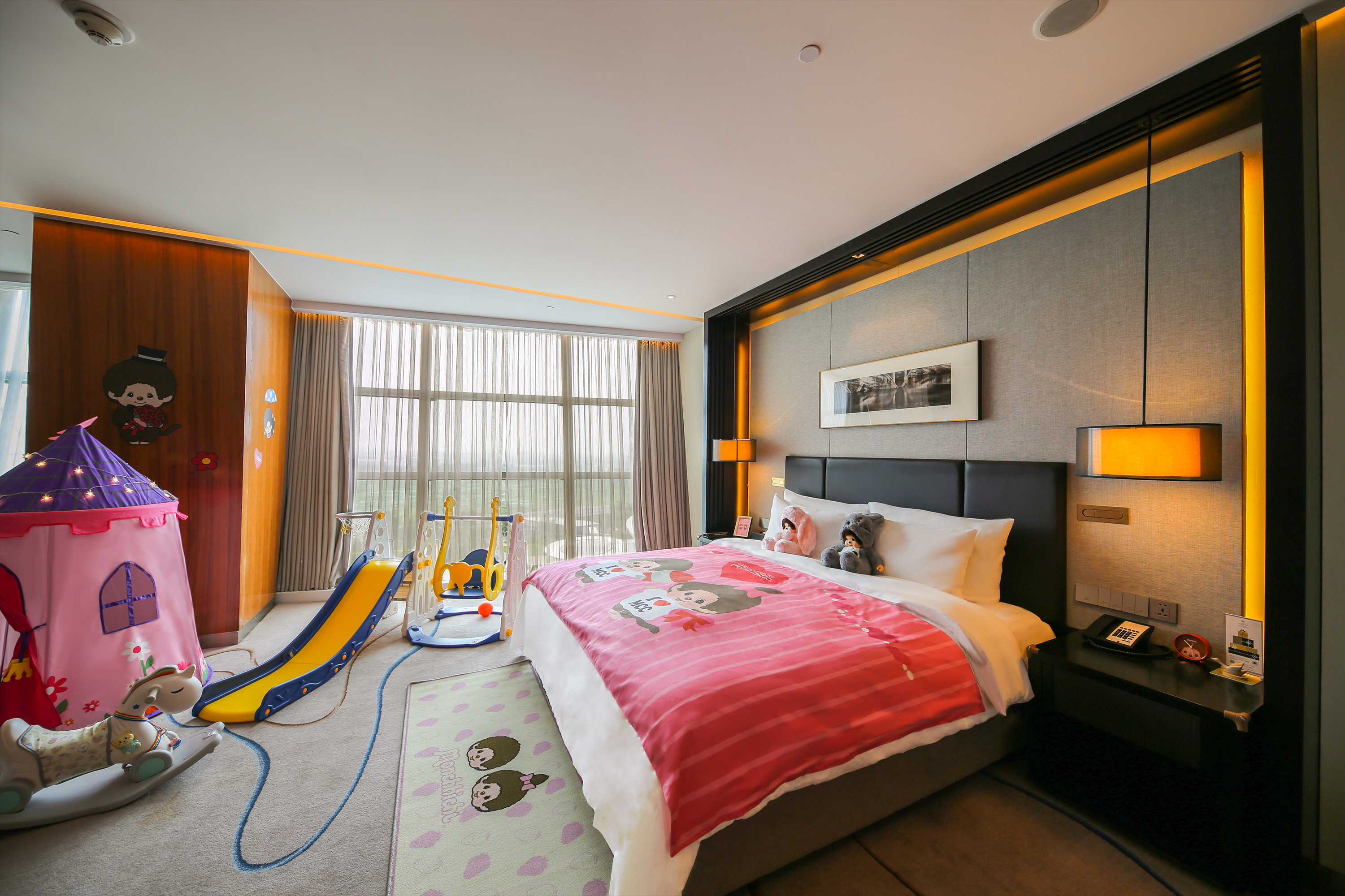 蒙奇奇主题豪华城景大床房