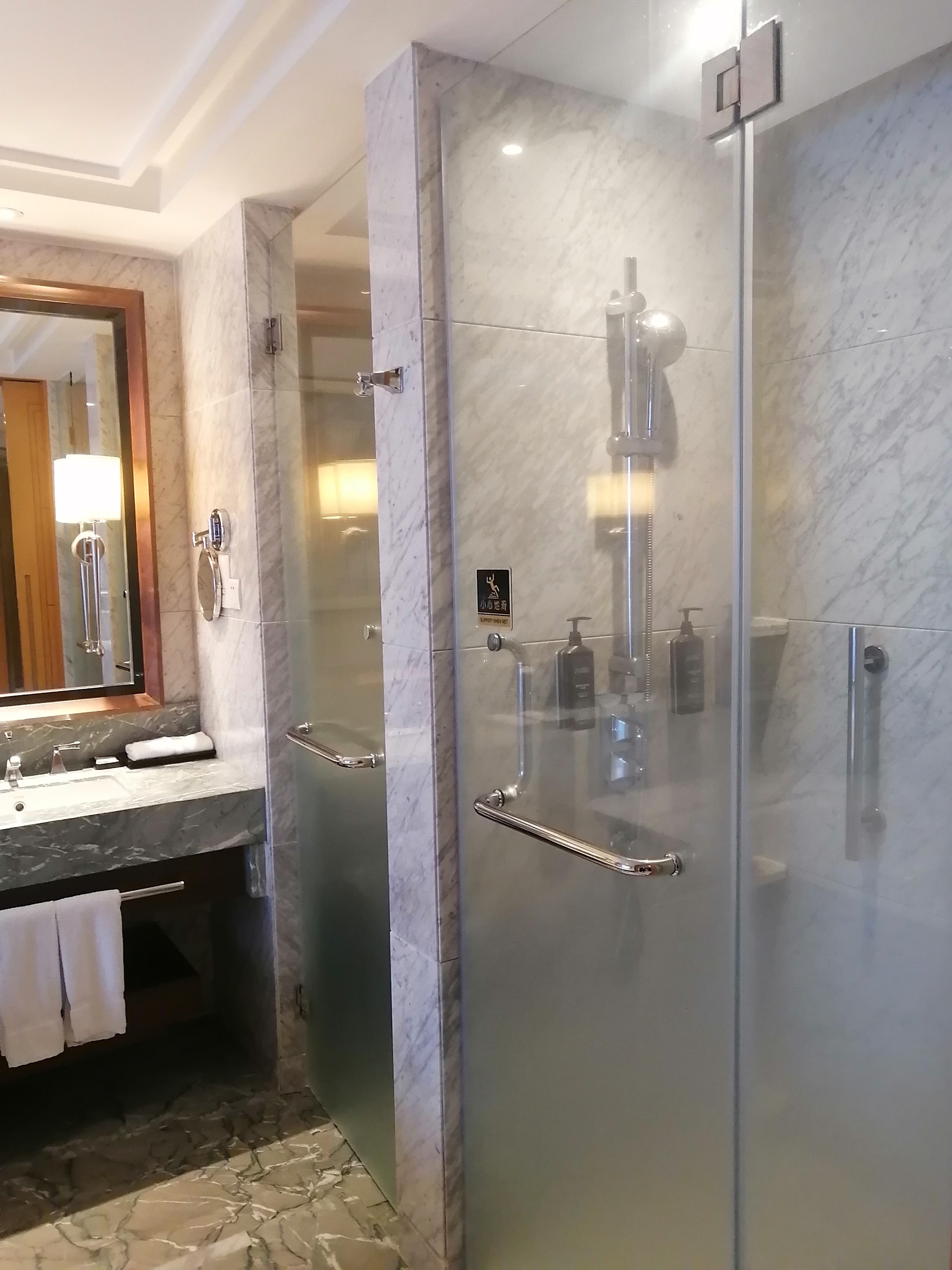 叶罗丽豪华大床主题房