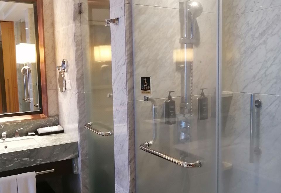 葉羅麗豪華大床主題房