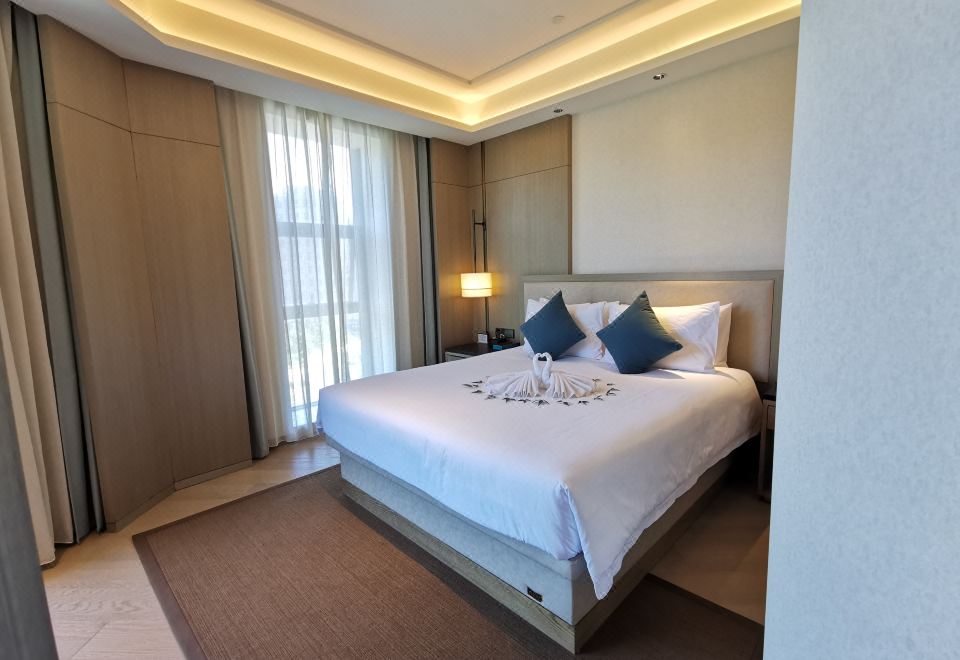 湖景至尊大床房