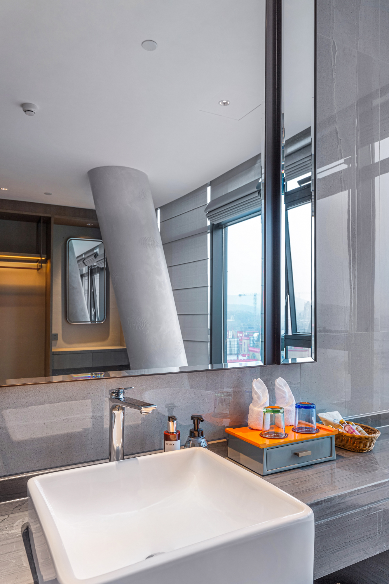 豪华景观大床房（小度客控+圆形浴缸+智能恒温马桶）