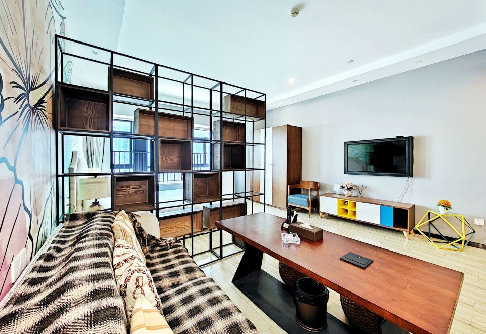 公馆大床客房-洗衣机+商务办公桌+高速吹风机