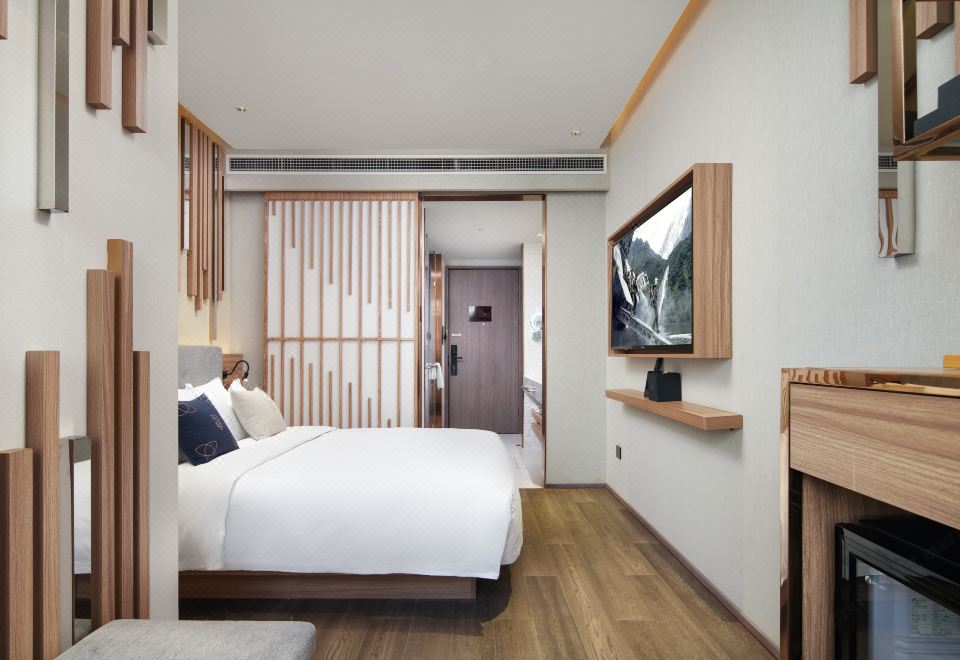 甄选大床房（加热毛巾杆+小冰箱+智能镜）