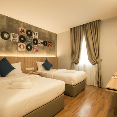 Triple Room Kupon CIQ HOTEL at Jalan Trus