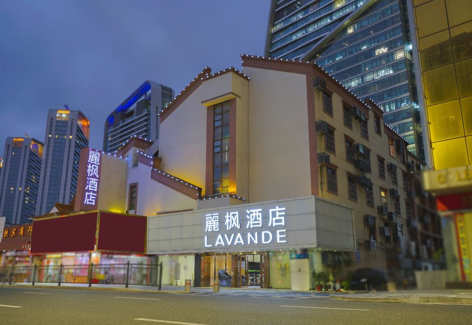Lavande Hotel (Zhuhai Gongbei Port Plaza Light Rail Terminal Store) - Housity