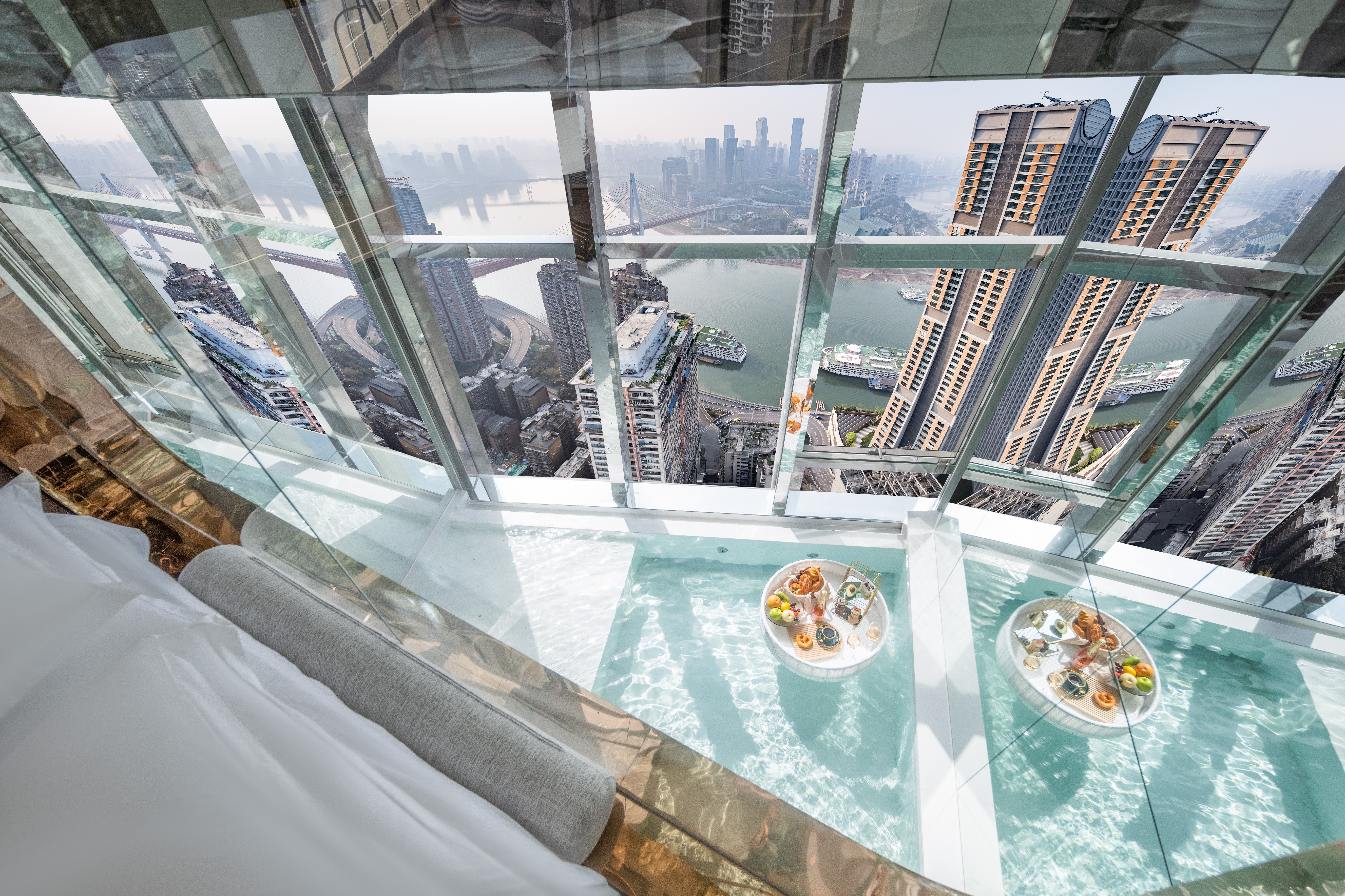 270度江景星空泳池跃层套房