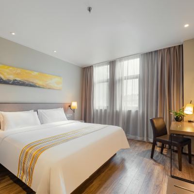 高級大床房 嘉虹飯店（上海浦東機場川沙地鐵站店）優惠