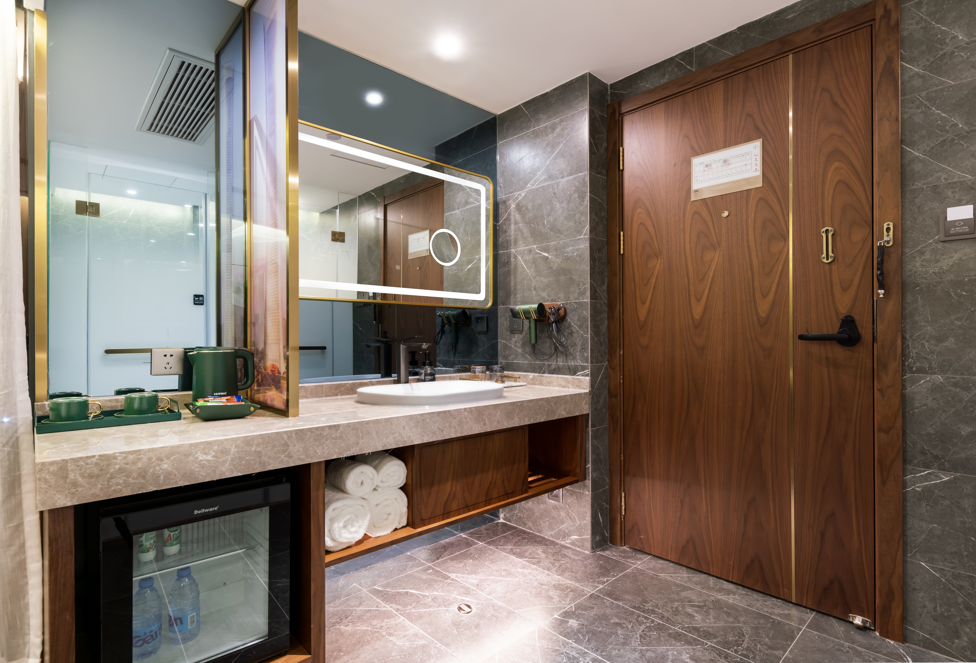 甄选商务大床房（深睡记忆枕+零压床垫+智能投屏）