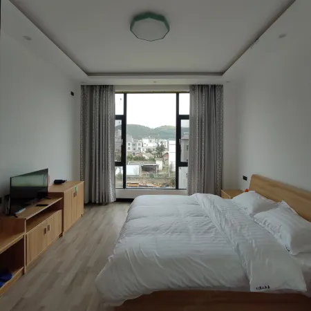 Luoping Chunri Xiaoyuan Homestay (Jinji Peak Cong Branch)