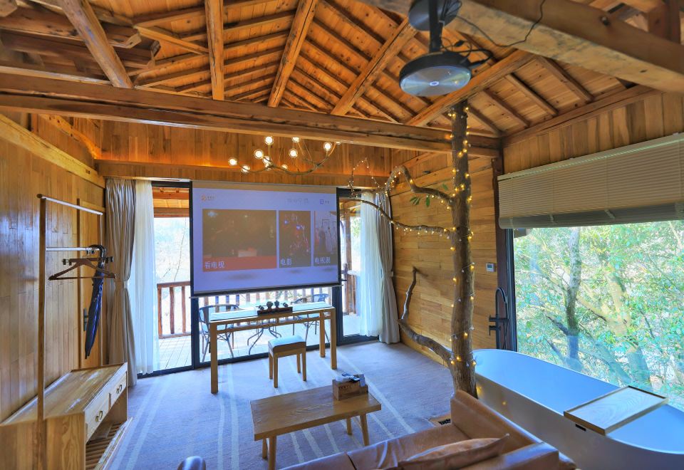 Qiandaohu Xinbo Holiday HotelWild Stay Tree House Double Bed Room