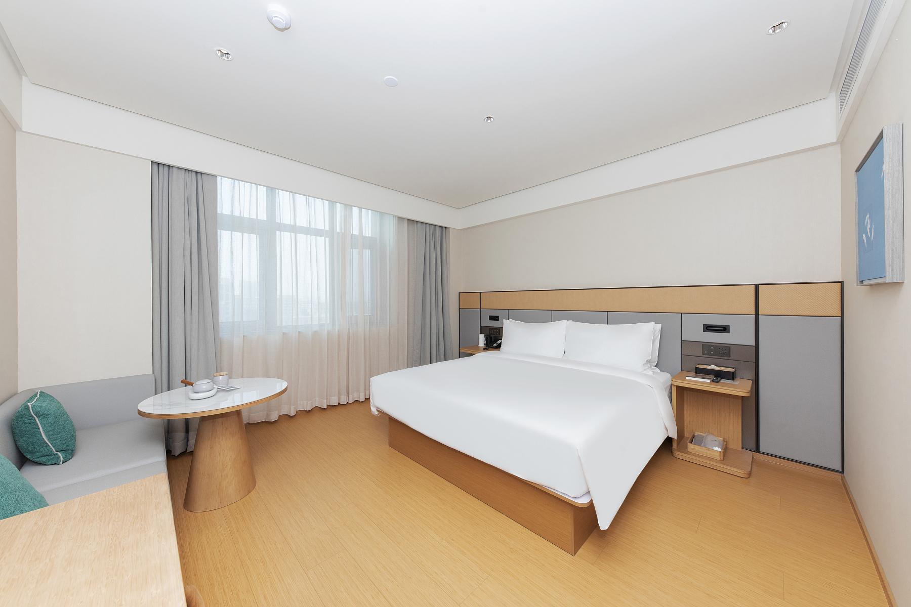 高級大床房（65寸電視投屏+冰箱+智能客控+深睡床墊）