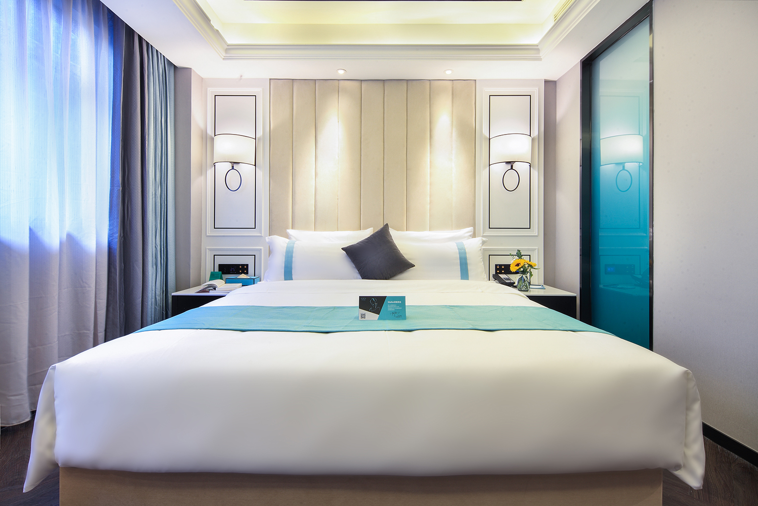 希岸豪华大床房（时尚轻奢｜智慧客控｜风尚投屏）